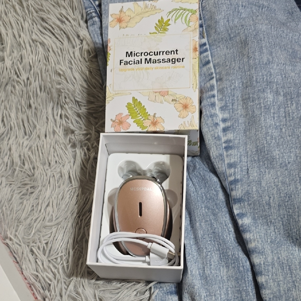 Microcurrent Facial Massager in Rose Gold